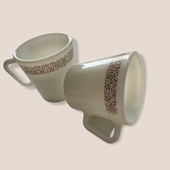 Set of 2 Vintage Woodland Print Pyrex Milk Cups - Picture 2 of 5